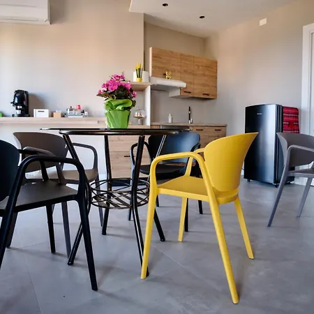 Ognina Sea ゲストハウス 3*